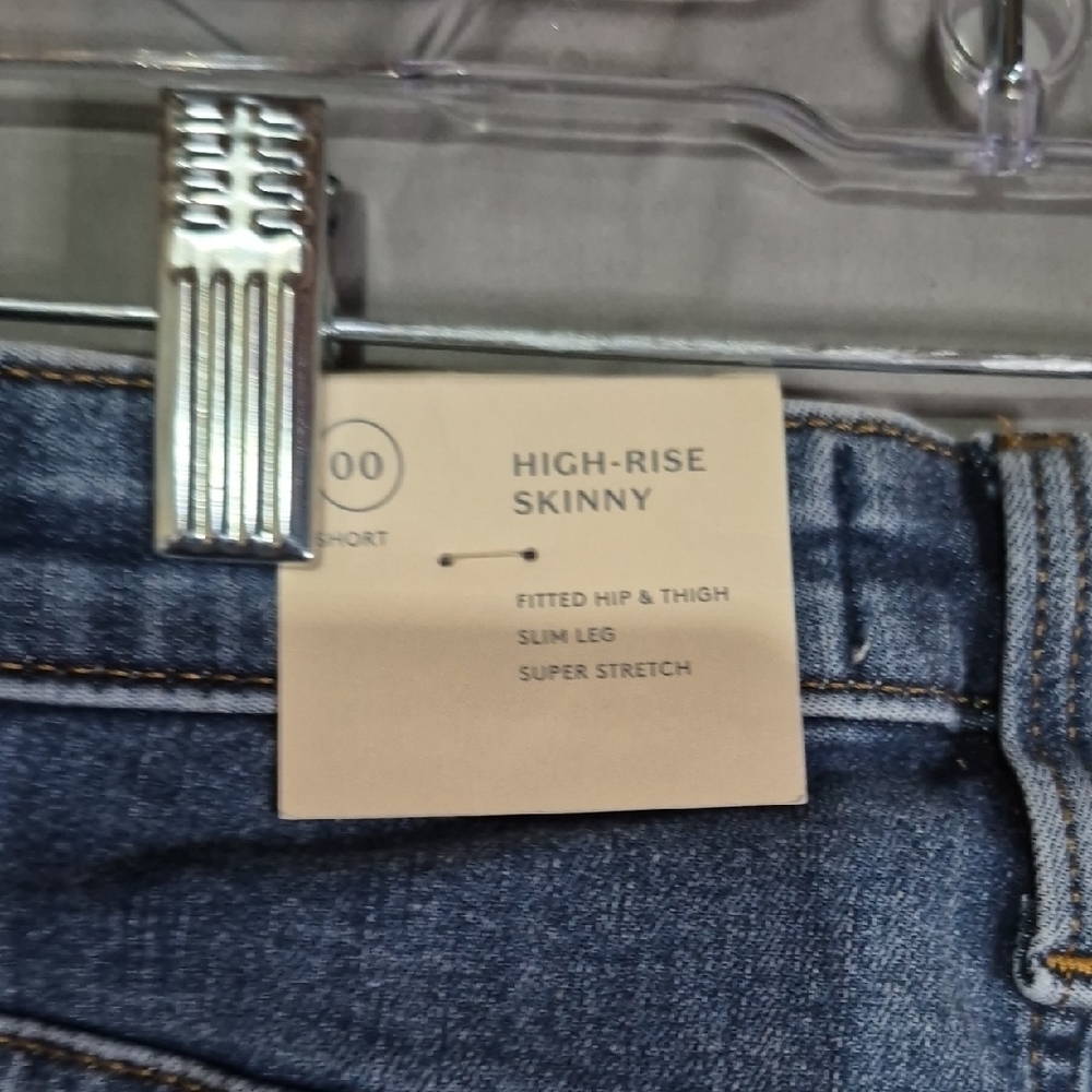 Universal Thread High Rise Blue Jeans - Picture 3 of 4